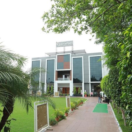 Hotel Shri Khedapati International Dewās Eksteriør bilde
