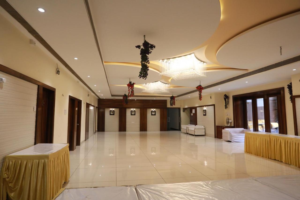 Hotel Shri Khedapati International Dewās Eksteriør bilde