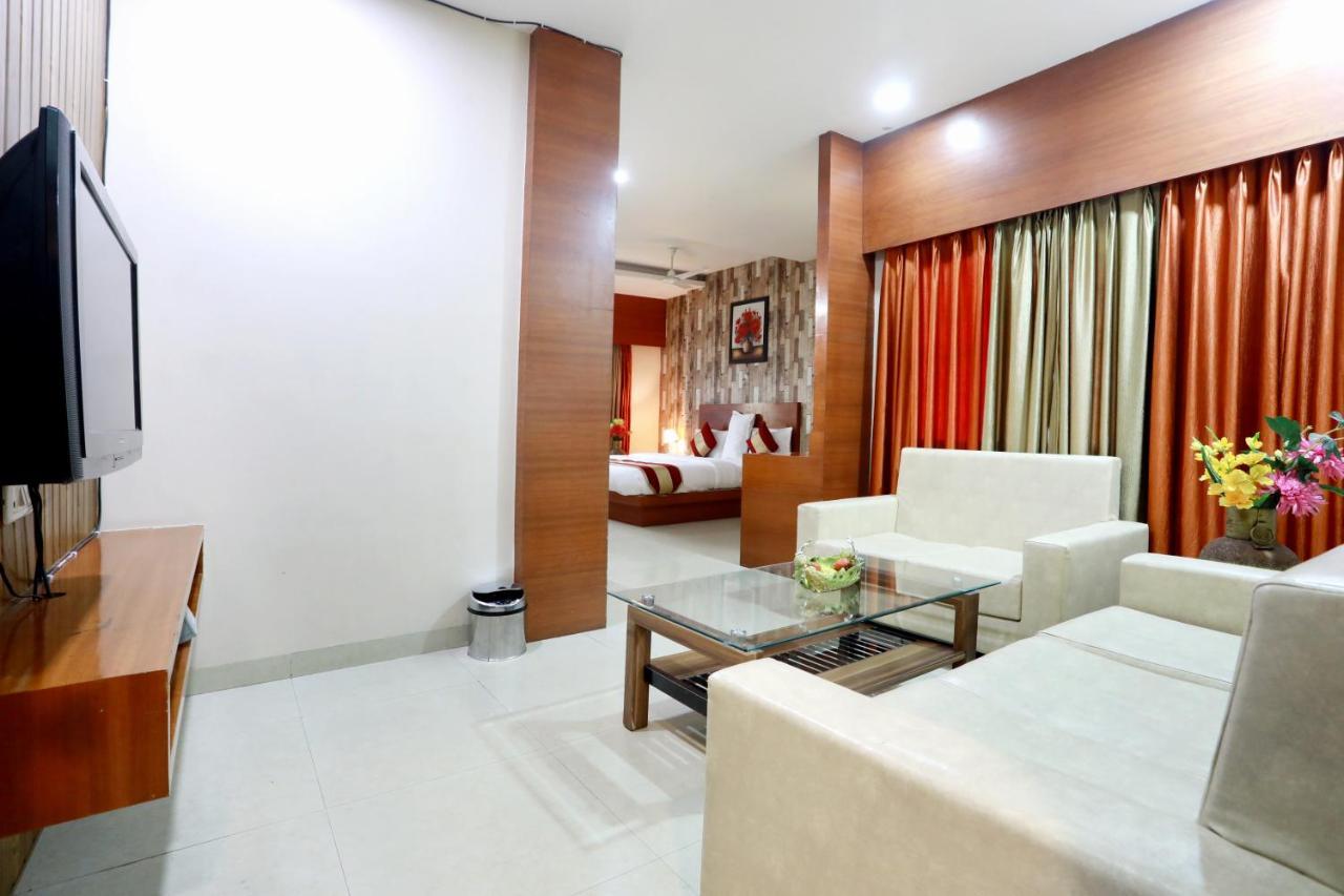 Hotel Shri Khedapati International Dewās Eksteriør bilde