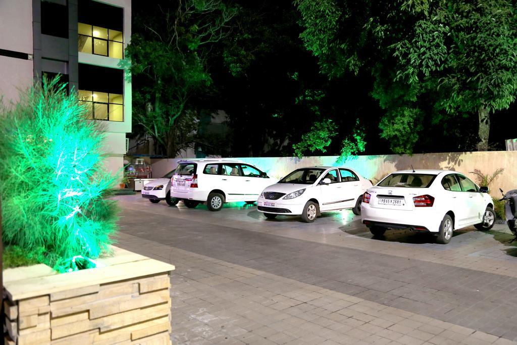 Hotel Shri Khedapati International Dewās Eksteriør bilde