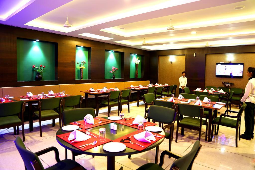 Hotel Shri Khedapati International Dewās Eksteriør bilde