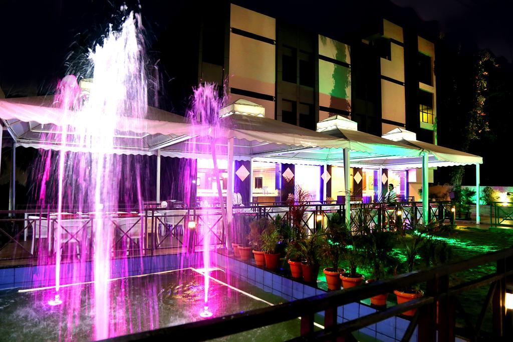 Hotel Shri Khedapati International Dewās Eksteriør bilde