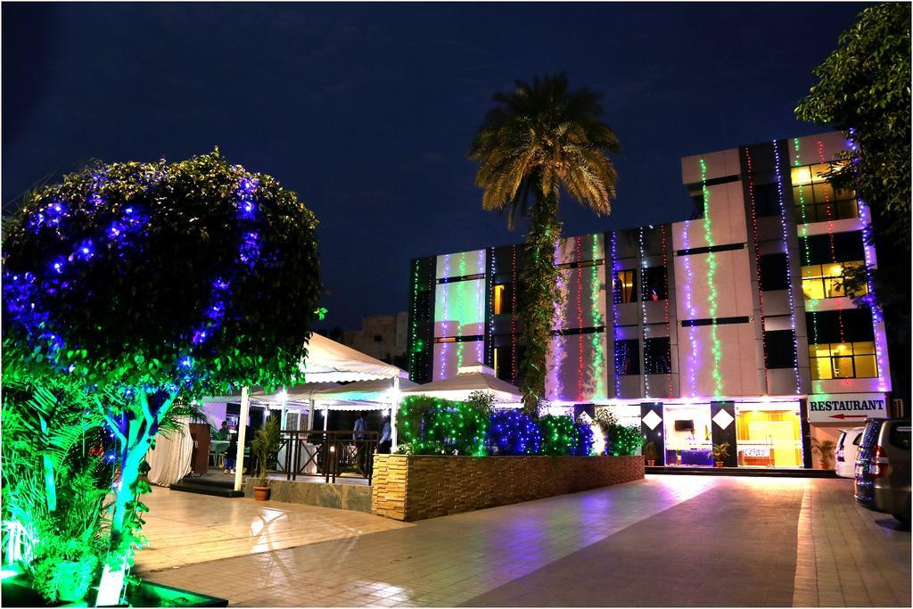 Hotel Shri Khedapati International Dewās Eksteriør bilde