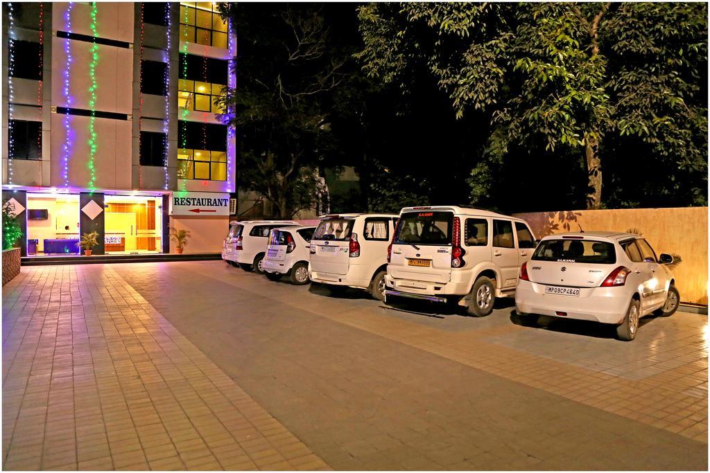 Hotel Shri Khedapati International Dewās Eksteriør bilde