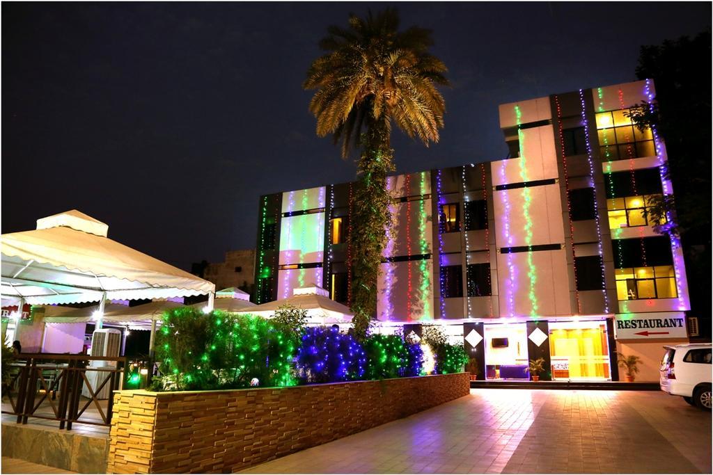 Hotel Shri Khedapati International Dewās Eksteriør bilde