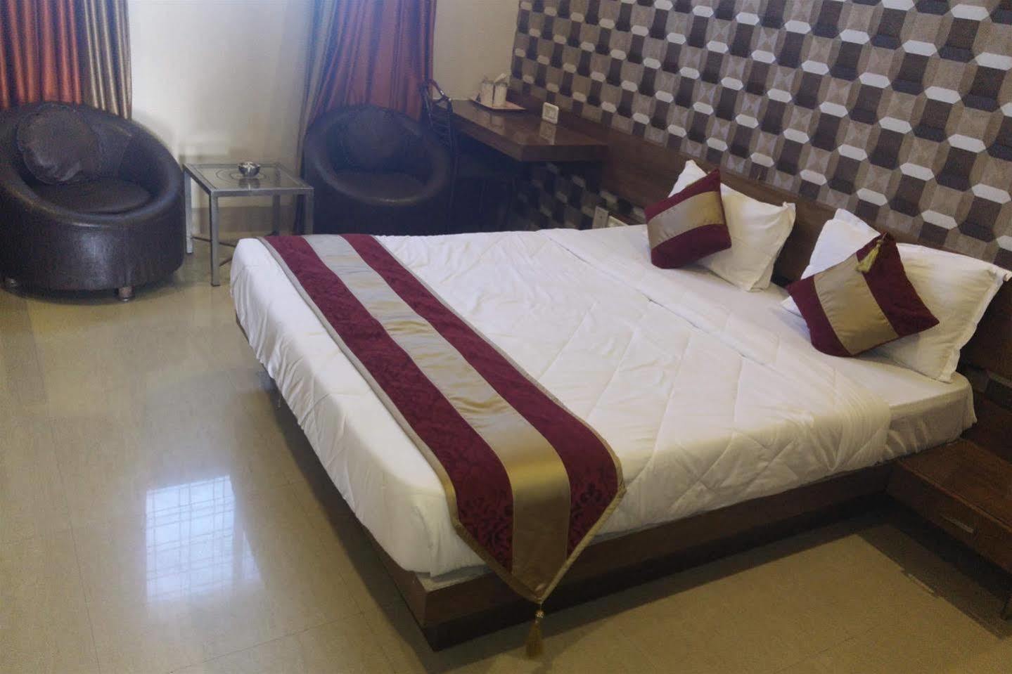 Hotel Shri Khedapati International Dewās Eksteriør bilde