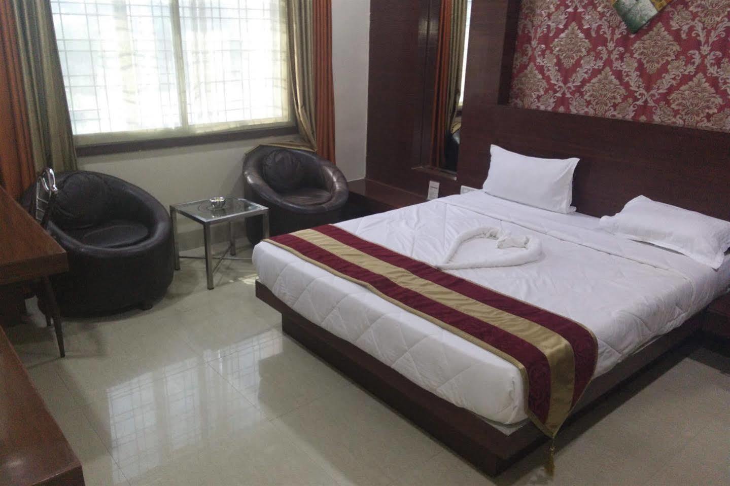 Hotel Shri Khedapati International Dewās Eksteriør bilde