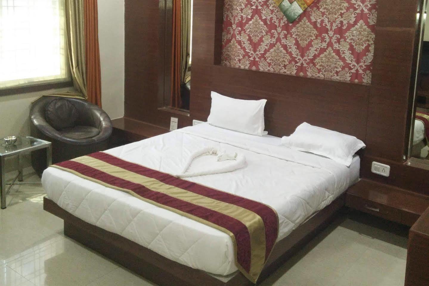 Hotel Shri Khedapati International Dewās Eksteriør bilde