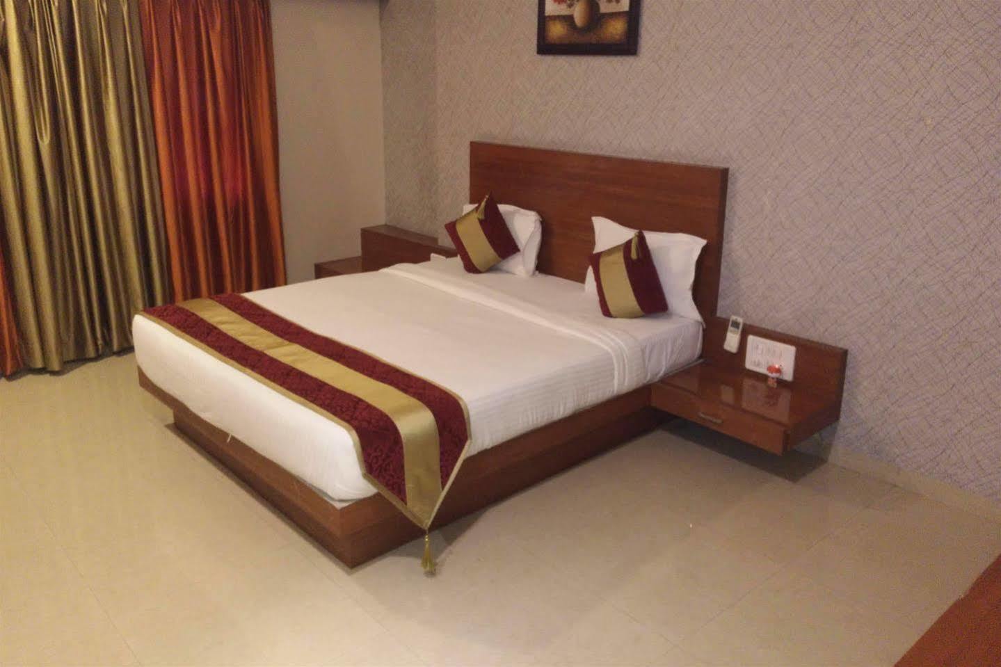 Hotel Shri Khedapati International Dewās Eksteriør bilde