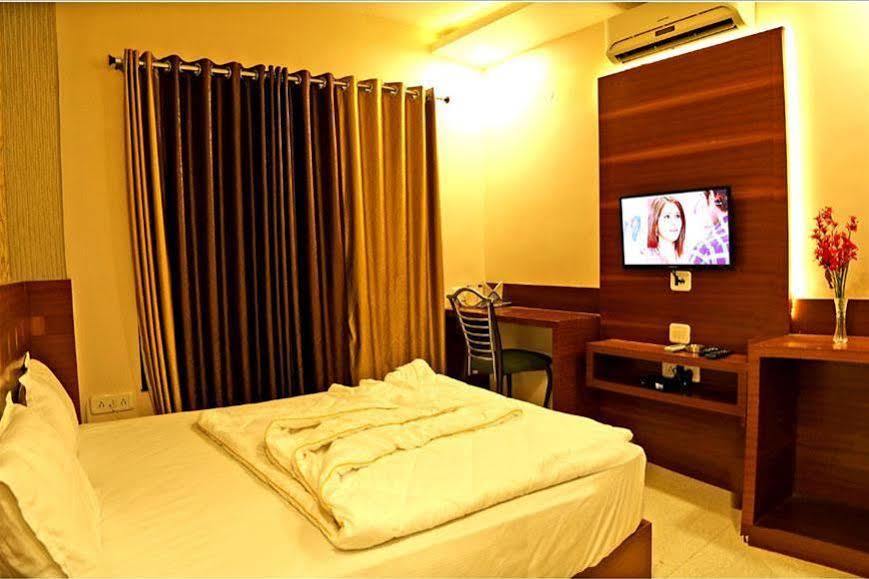 Hotel Shri Khedapati International Dewās Eksteriør bilde