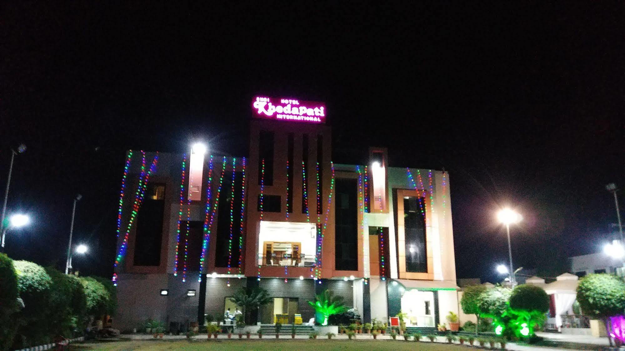 Hotel Shri Khedapati International Dewās Eksteriør bilde