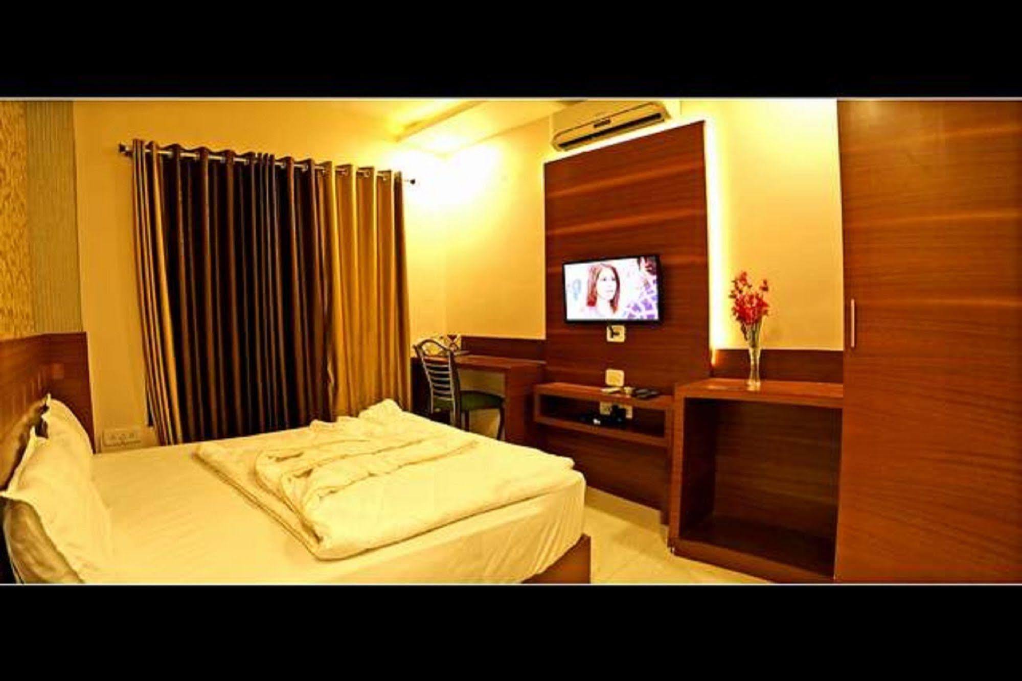 Hotel Shri Khedapati International Dewās Eksteriør bilde