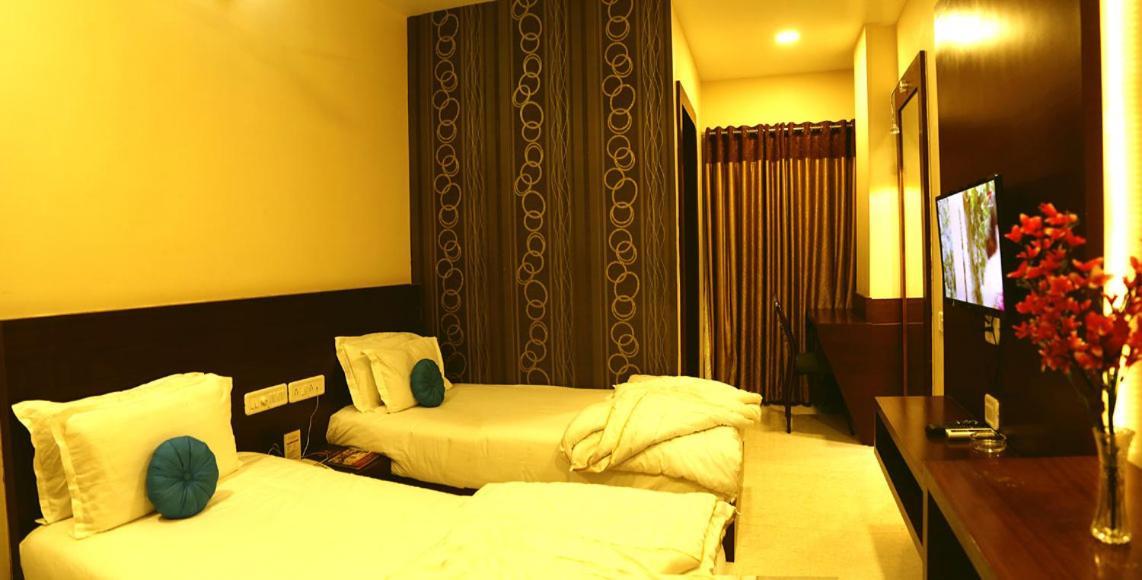 Hotel Shri Khedapati International Dewās Eksteriør bilde