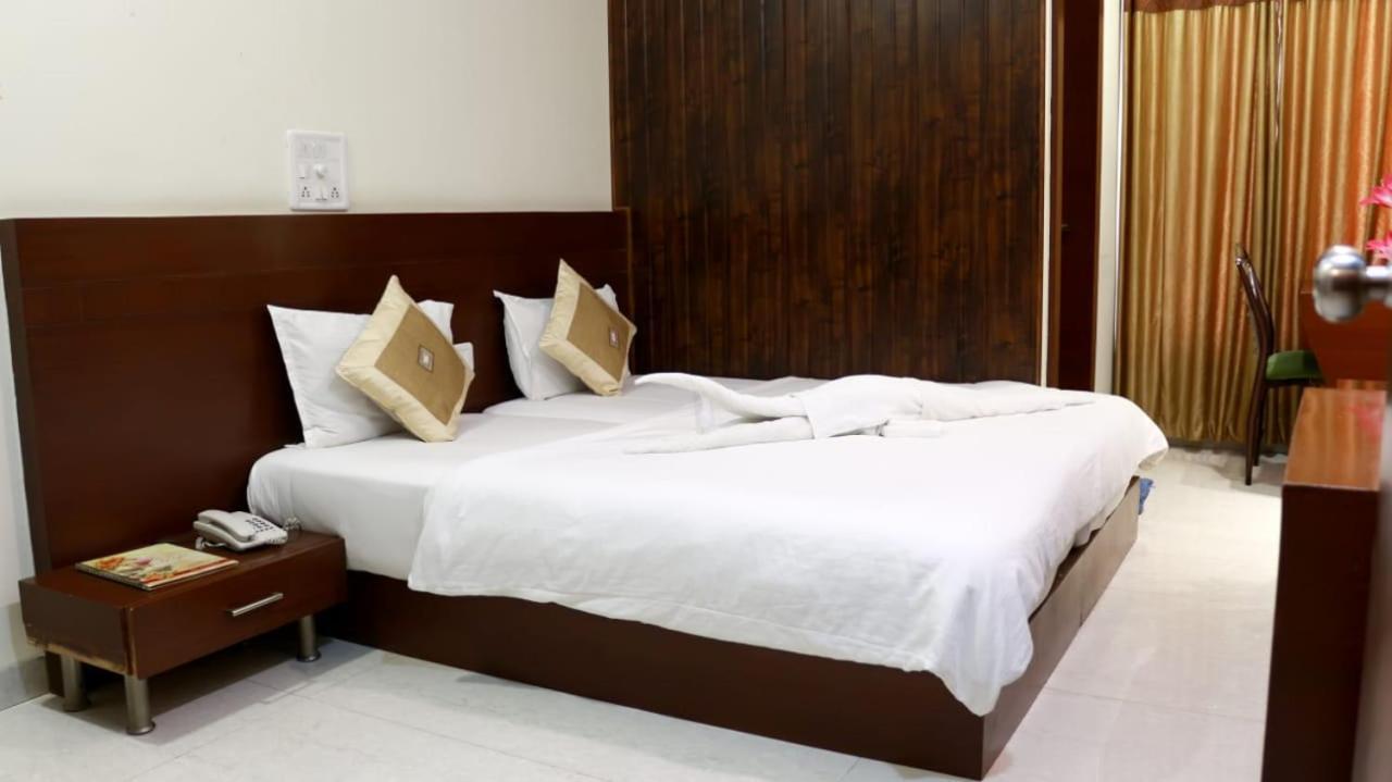 Hotel Shri Khedapati International Dewās Eksteriør bilde